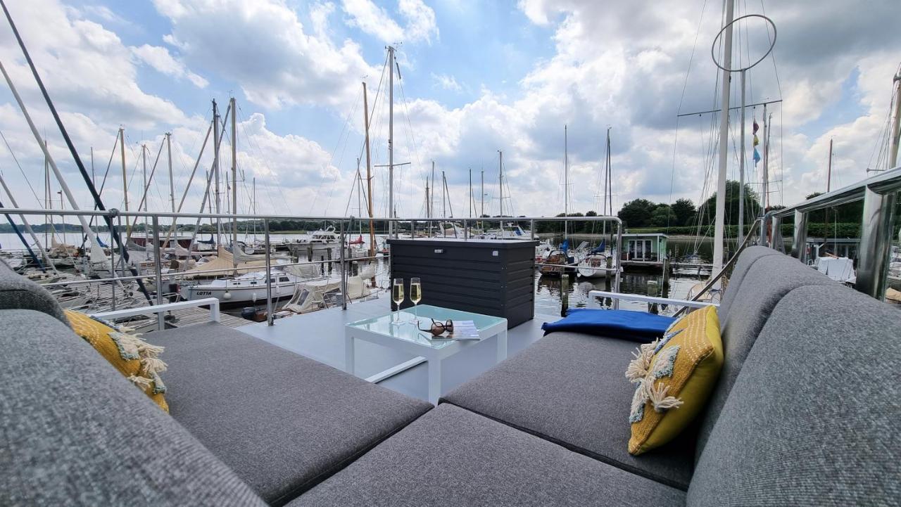 Hausboot Hilja Hotel Шлесвиг Екстериор снимка